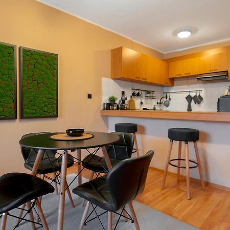 Cosy Green Apt Close To Macedonia Square 소피아 외부 사진